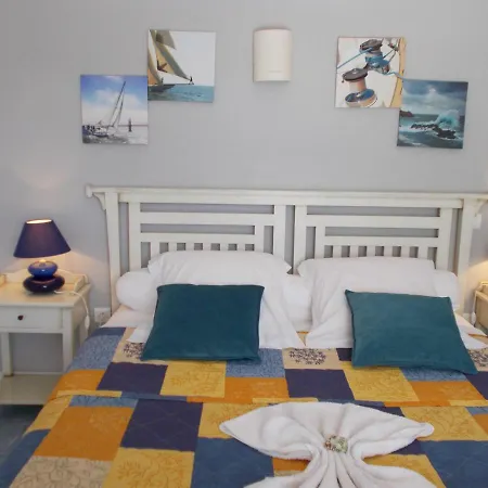 Le Clos Des Palmiers Bed & Breakfast